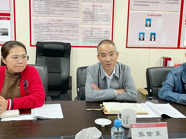 南昌市政公用集團宣傳部傅越華指導(dǎo)報告文學創(chuàng)作6002.jpg