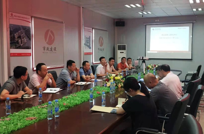 省城鎮(zhèn)發(fā)展服務中心吳凡蒞臨桃南安置房項目調研指導691.jpg