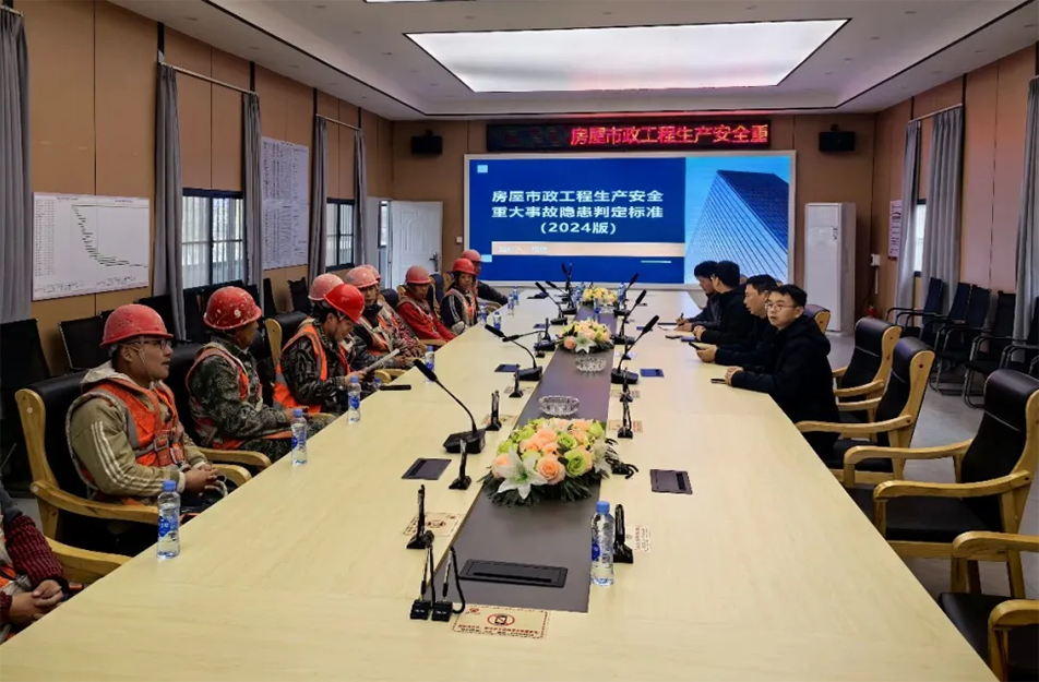 高處作業(yè)安全培訓(xùn)｜腳手架搭設(shè)、防墜落措施與事故警示教育